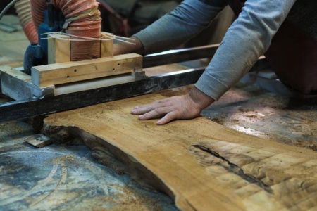 Quelles essences de bois privilégier pour la fabrication de vos meubles ?